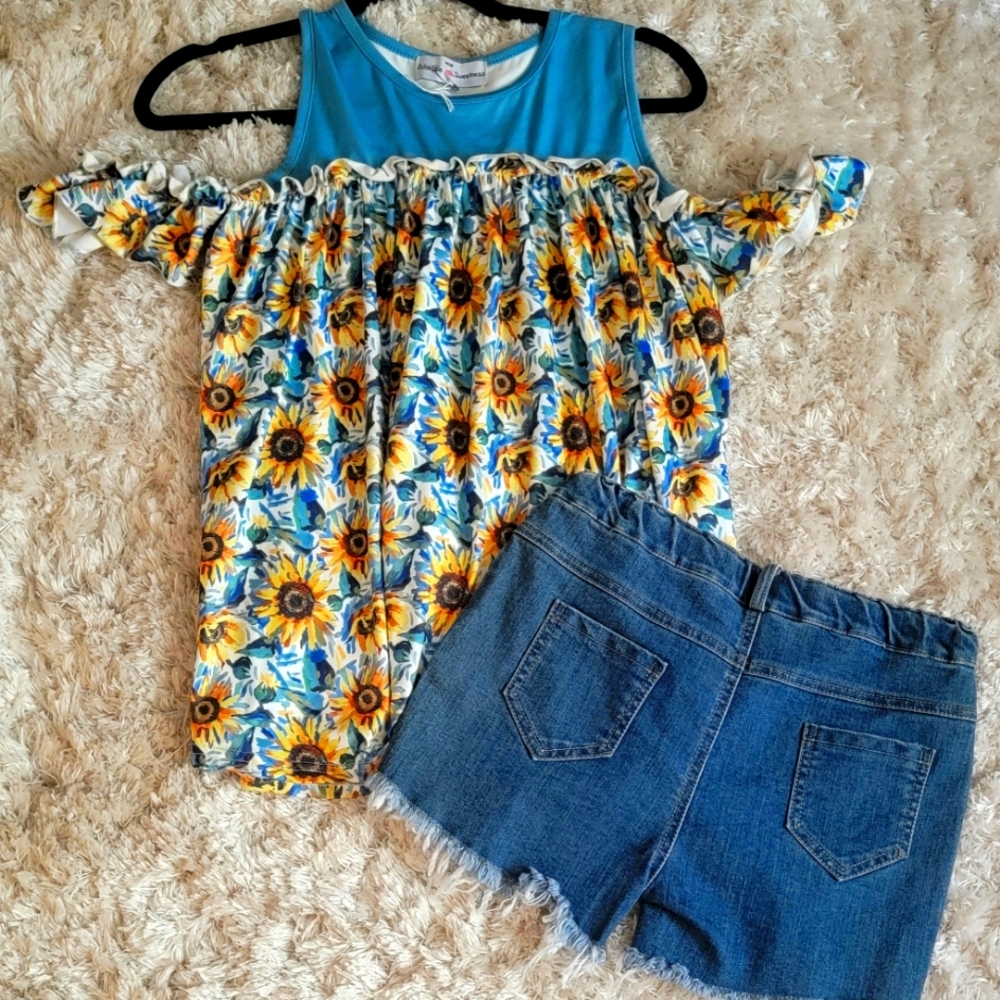 Short Set - Picture 2 of 3